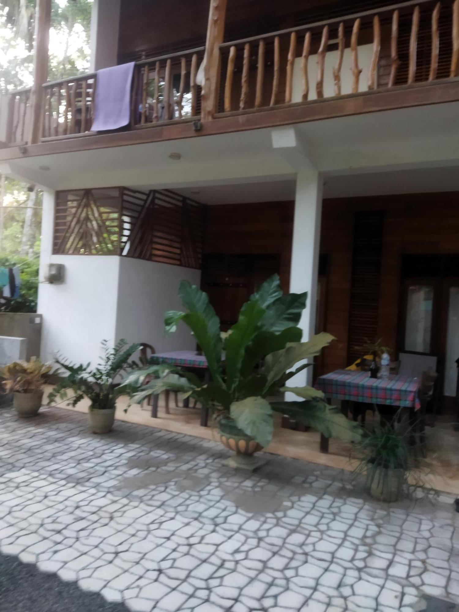 Gold Ocean House Apartment Dickwella Exterior photo